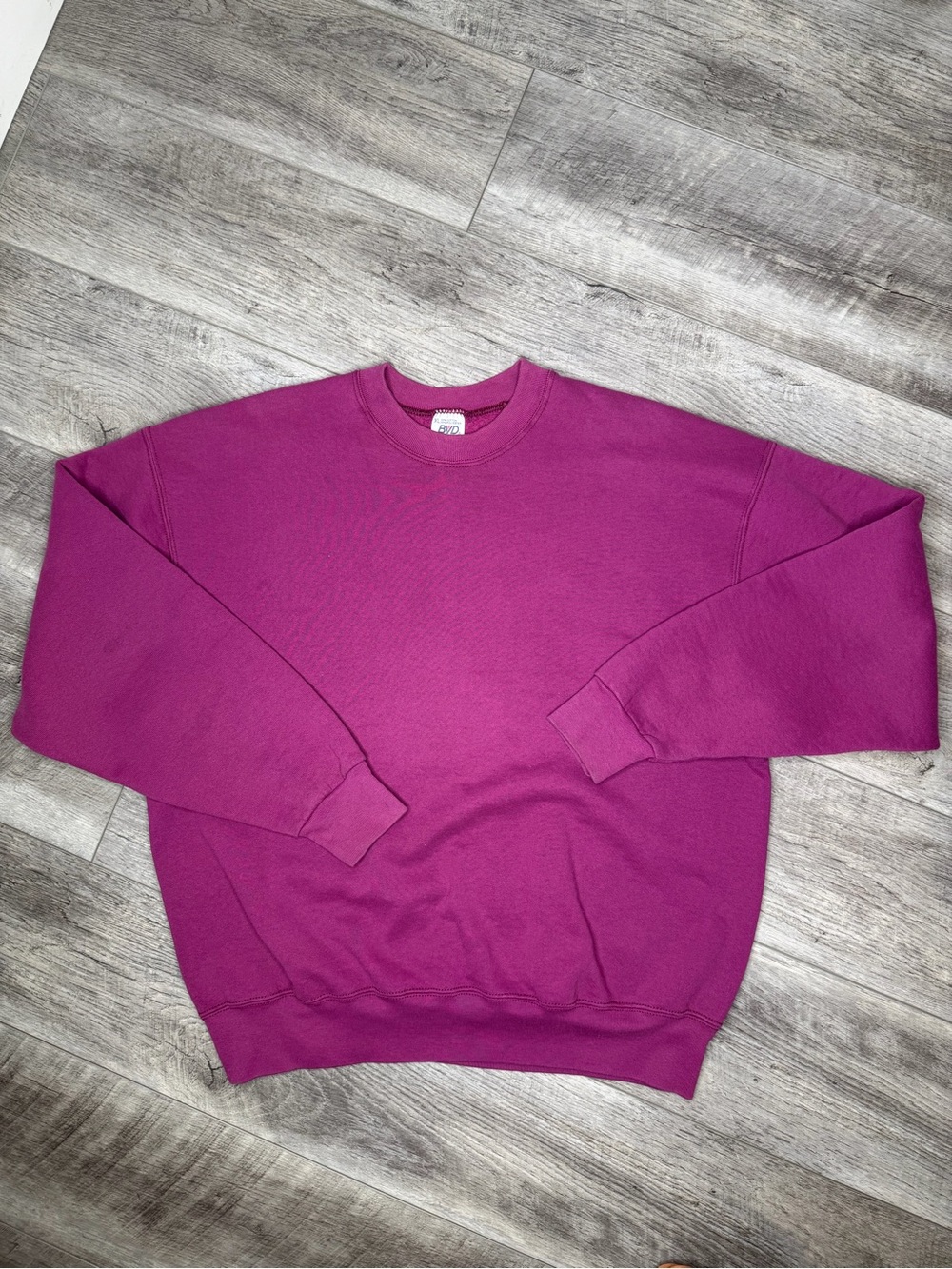 90’s Vintage Men's Crewneck Sweatshirt in Magenta
